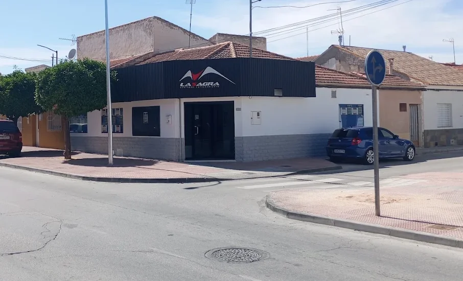Fachada de La Sagra Club en la avenida Juan Carlos I, 60
